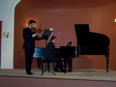 ''Pas De Deux...''.  Αντώνης Σουσάμογλου - βιολί, Τίτος Γουβέλης - πιάνο (5 Νοεμβρίου 2011).jpg