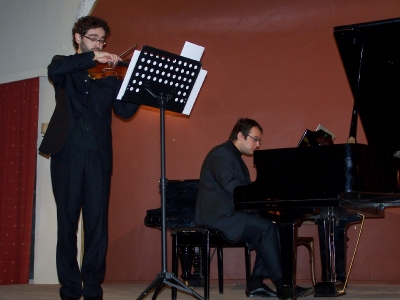 ''Pas De Deux...''.  Αντώνης Σουσάμογλου - βιολί, Τίτος Γουβέλης - πιάνο (5 Νοεμβρίου 2011).jpg