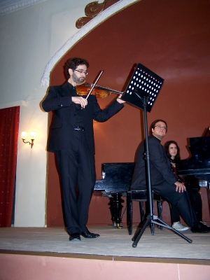 ''Pas De Deux...''.  Αντώνης Σουσάμογλου - βιολί, Τίτος Γουβέλης - πιάνο (5 Νοεμβρίου 2011).jpg