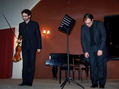''Pas De Deux...''.  Αντώνης Σουσάμογλου - βιολί, Τίτος Γουβέλης - πιάνο (5 Νοεμβρίου 2011).jpg