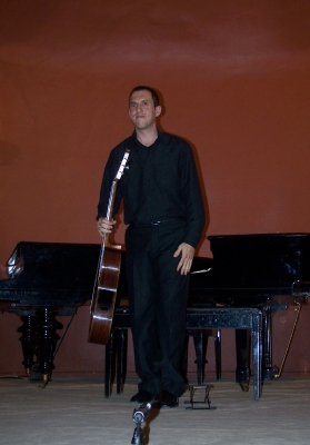 ''Μουσικό ταξίδι χωρίς τον Astor Piazzolla''. Ανδρόνικος Καραμπέρης - κιθάρα (11-05-2012)