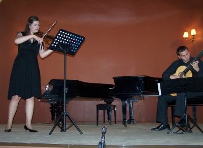 ''Μουσικό ταξίδι χωρίς τον Astor Piazzolla''. Μαρία Γούτου - βιολί, Ανδρόνικος Καραμπέρης - κιθάρα (11-05-2012)