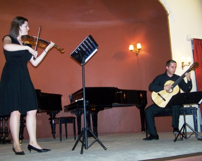 ''Μουσικό ταξίδι χωρίς τον Astor Piazzolla''. Μαρία Γούτου - βιολί, Ανδρόνικος Καραμπέρης - κιθάρα (11-05-2012)