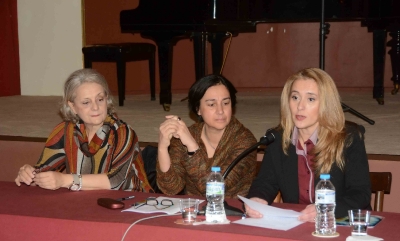 Παρουσίαση του βιβλίου ''Η Μουσική δεν είναι γένους θηλυκού;'' Το πάνελ των ομιλητριών: Έφη Αγραφιώτη - πιανίστα, συγγραφέας του βιβλίου, Βασιλική Φιλιππαίου - ομιλήτρια, Μαρία Ανδρικοπούλου-Ρούβαλη - ομιλήτρια (08-03-2014)